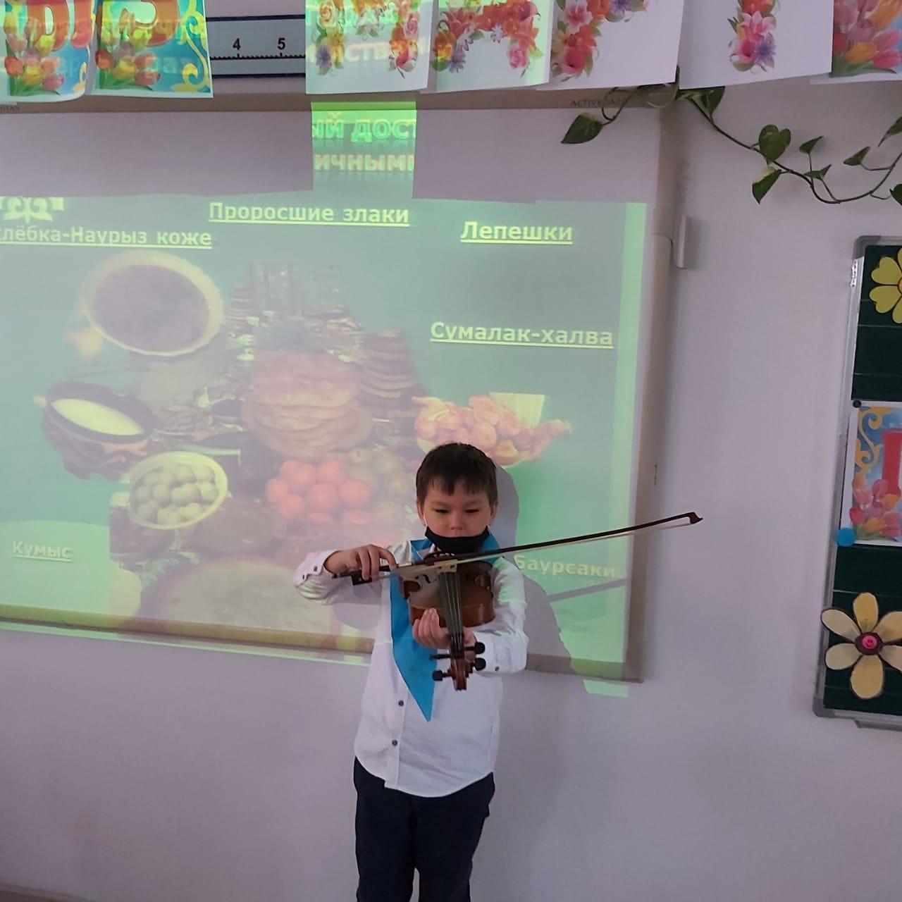 Внеклассное мероприятие  «Наурыз»  в 2 «Б» классе.2 "Б" сыныбындағы "Наурыз" сыныптан тыс іс-шара.