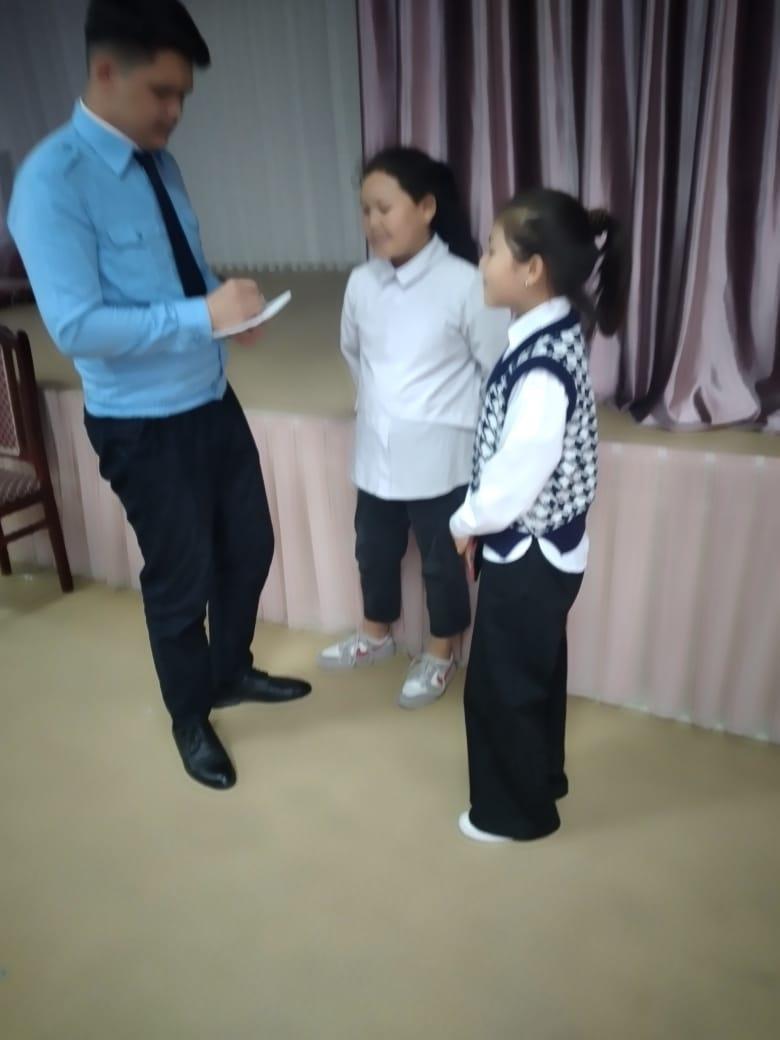 Работа членов отряда юных помощников полиции  с учащимися  5, 6 классов по теме «Закон и подросток»