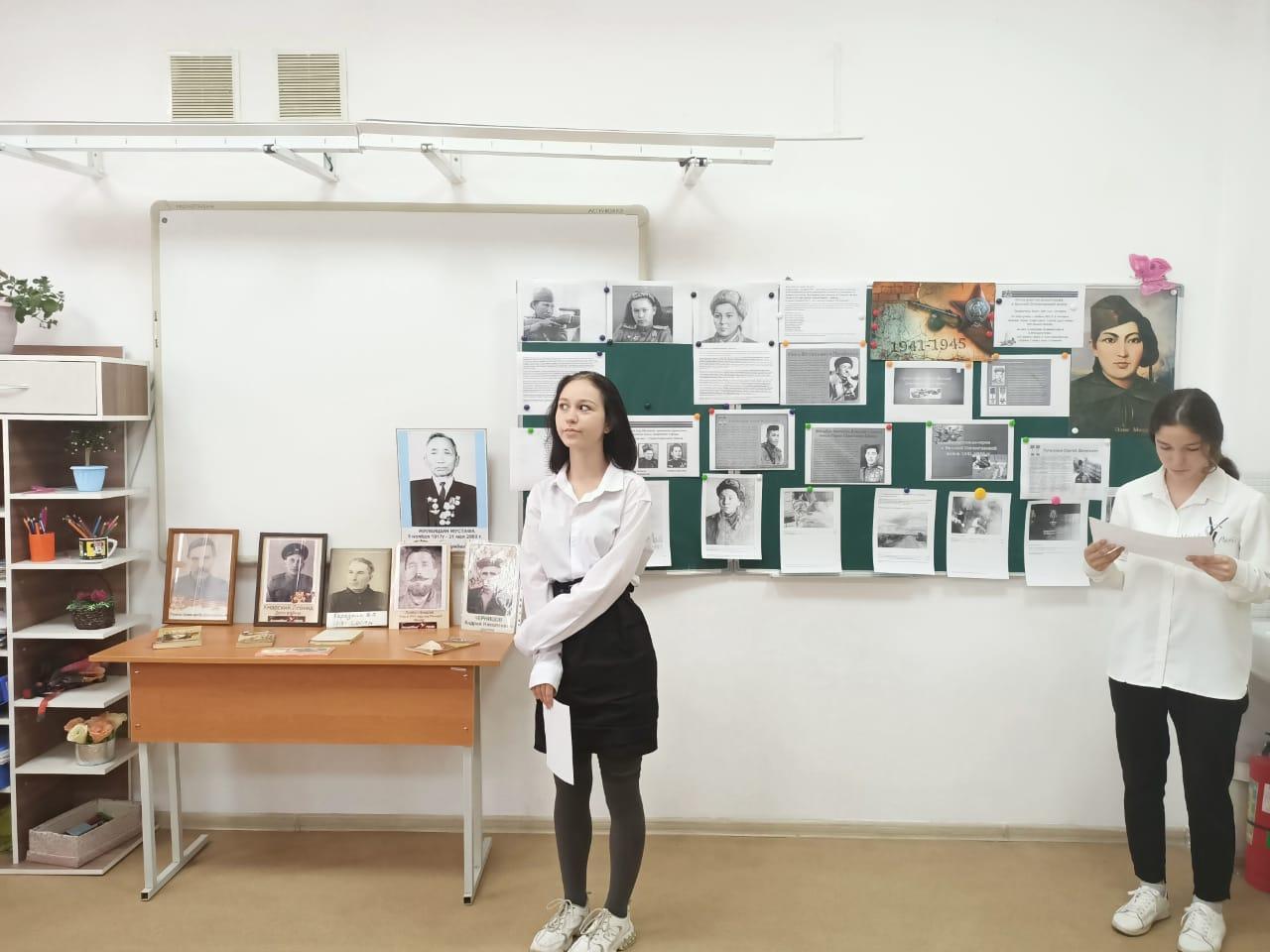 Давно отгремели бои. Уходят один за другим ветераны. Но герои ВОВ 1941-1945 и их подвиги навечно останутся в памяти благодарных потомков. Сегодня в 9 в классе провели  мероприятие на тему: «Никто не забыт, ничто не забыто». Обучающиеся рассказали о с